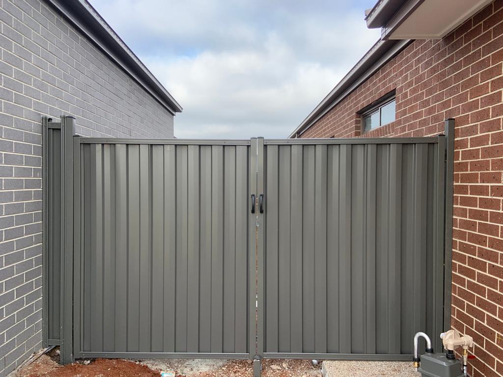 Colorbond gate Builders Melbourne Western suburbs
